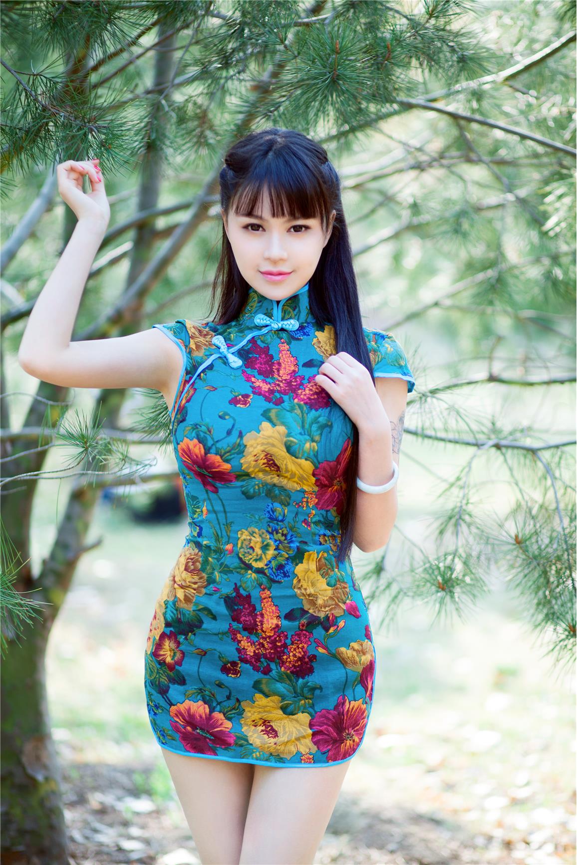 推女郎模胡允儿